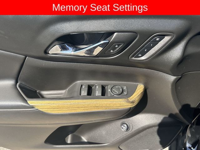 GMC Acadia Vehicle Full-screen Gallery Image 27