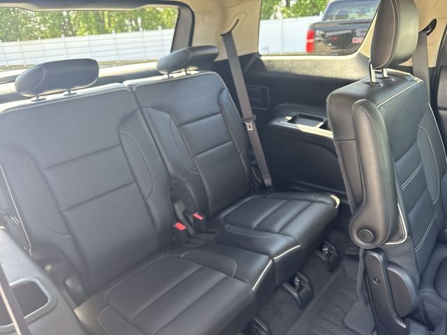 GMC Acadia Vehicle Full-screen Gallery Image 32