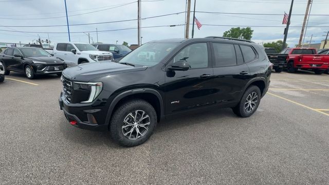 GMC Acadia Vehicle Full-screen Gallery Image 04