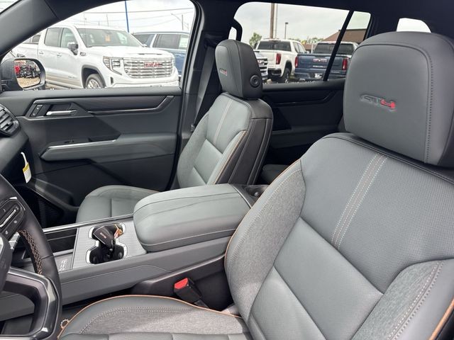 GMC Acadia Vehicle Full-screen Gallery Image 11