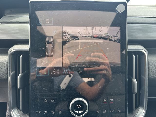 GMC Acadia Vehicle Full-screen Gallery Image 17