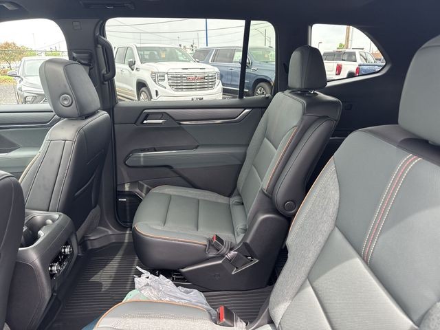 GMC Acadia Vehicle Full-screen Gallery Image 23