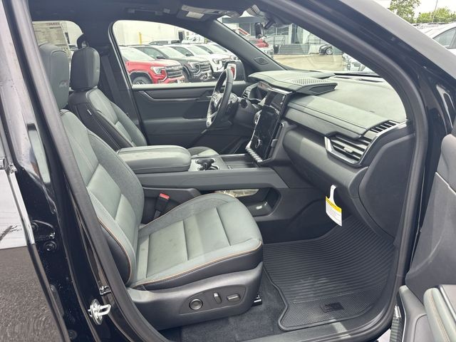 GMC Acadia Vehicle Full-screen Gallery Image 26