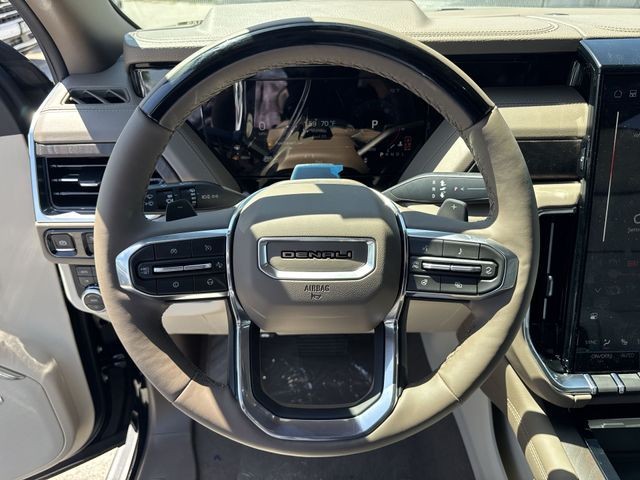 GMC Yukon XL Vehicle Full-screen Gallery Image 14