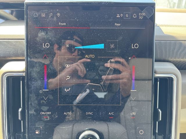 GMC Yukon XL Vehicle Full-screen Gallery Image 19