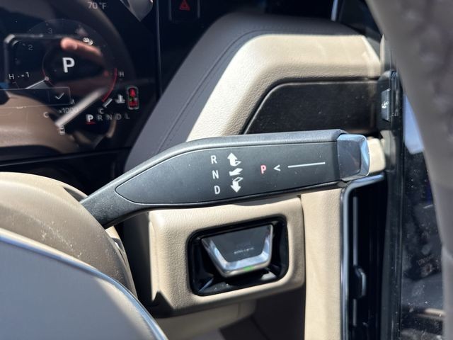GMC Yukon XL Vehicle Full-screen Gallery Image 20