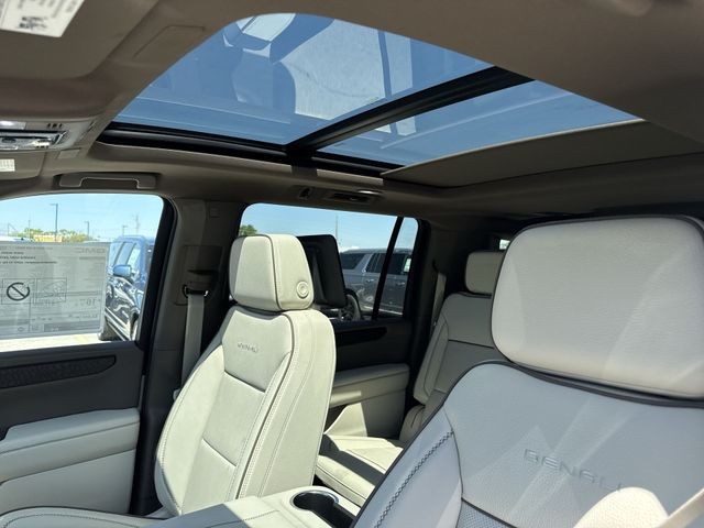 GMC Yukon XL Vehicle Full-screen Gallery Image 22