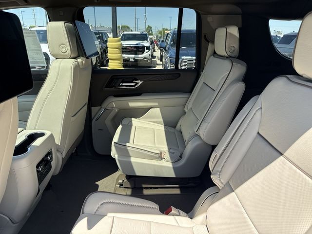 GMC Yukon XL Vehicle Full-screen Gallery Image 23