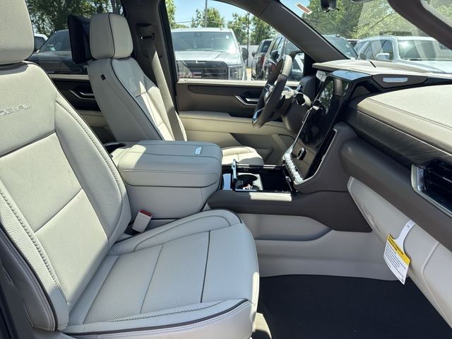 GMC Yukon XL Vehicle Full-screen Gallery Image 26