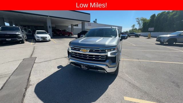 Chevrolet Silverado 1500 Vehicle Full-screen Gallery Image 03