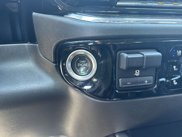 Chevrolet Silverado 1500 Vehicle Full-screen Gallery Image 20