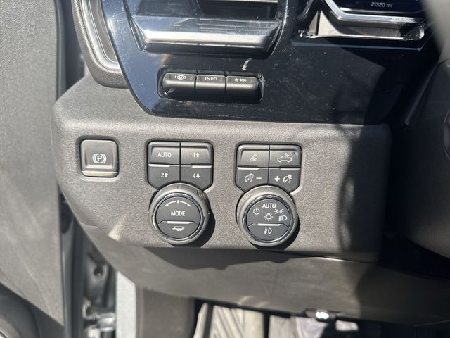 Chevrolet Silverado 1500 Vehicle Full-screen Gallery Image 21