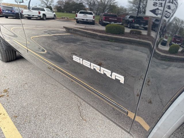 GMC Sierra 1500 Vehicle Full-screen Gallery Image 15