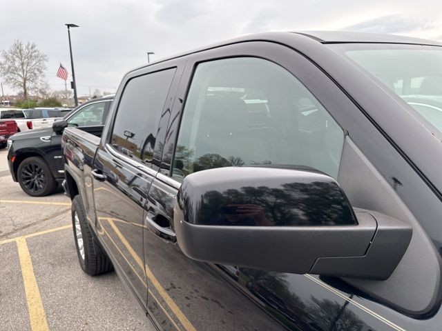 GMC Sierra 1500 Vehicle Full-screen Gallery Image 17