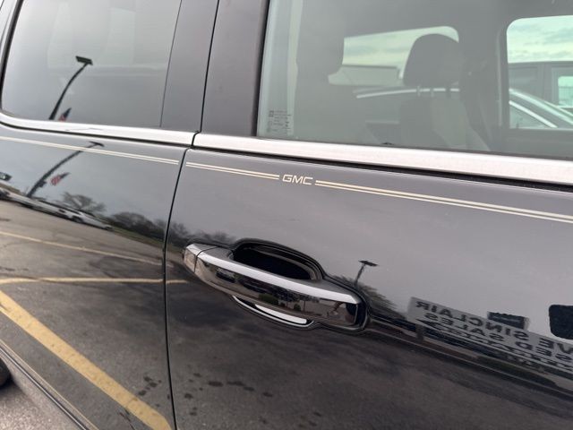 GMC Sierra 1500 Vehicle Full-screen Gallery Image 18