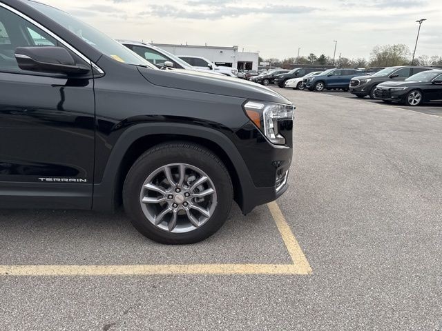 GMC Terrain Vehicle Full-screen Gallery Image 13