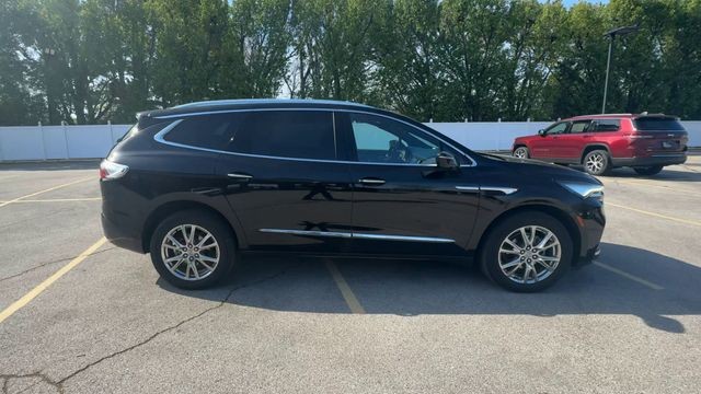 Buick Enclave Vehicle Full-screen Gallery Image 09