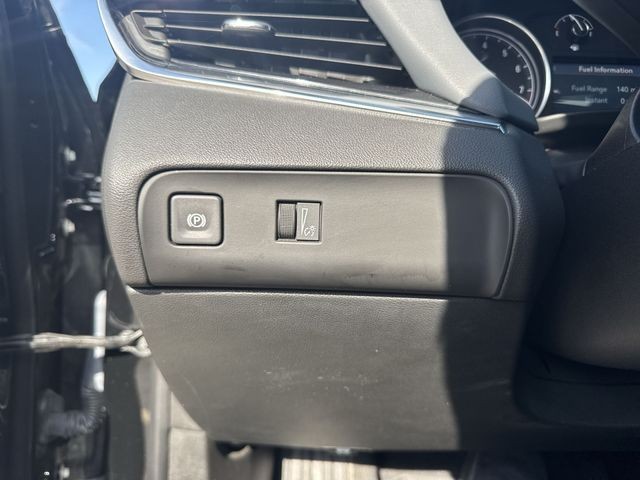 Buick Enclave Vehicle Full-screen Gallery Image 17