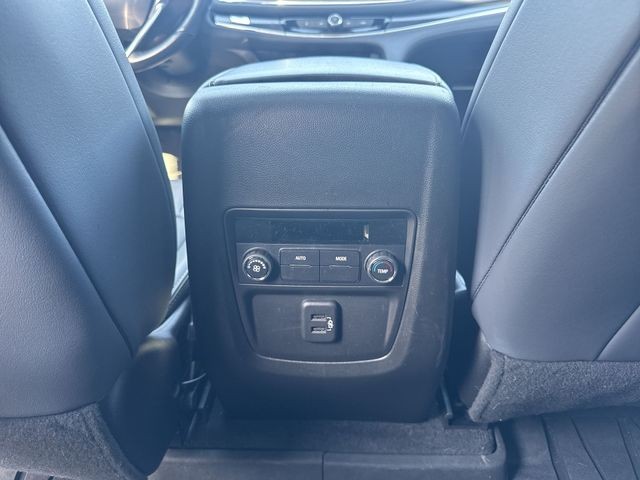 Buick Enclave Vehicle Full-screen Gallery Image 21