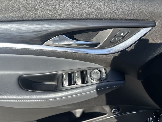 Buick Enclave Vehicle Full-screen Gallery Image 22