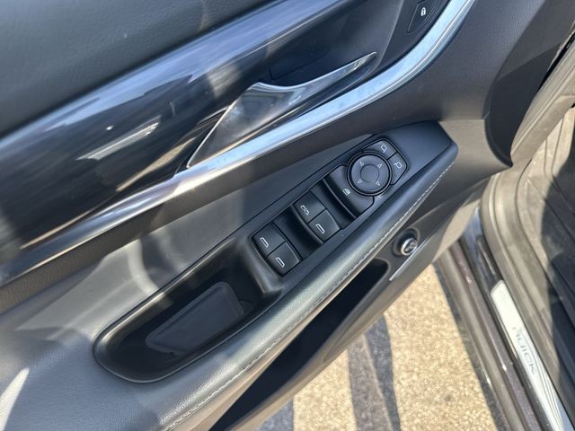 Buick Enclave Vehicle Full-screen Gallery Image 23