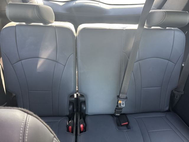 Buick Enclave Vehicle Full-screen Gallery Image 26