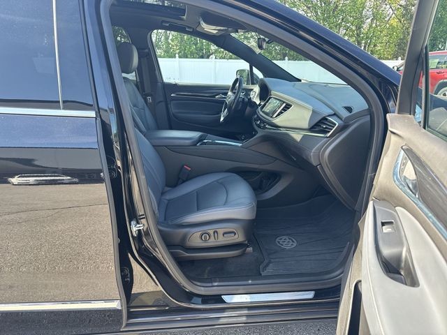 Buick Enclave Vehicle Full-screen Gallery Image 28