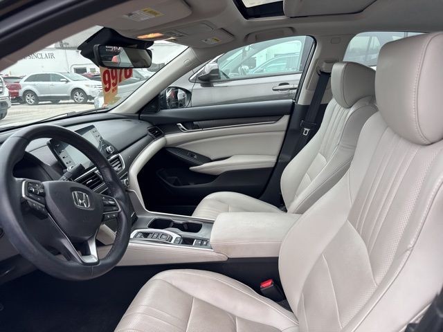 Honda Accord Sedan Vehicle Full-screen Gallery Image 18