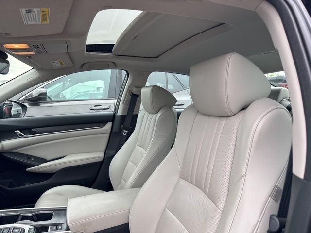 Honda Accord Sedan Vehicle Full-screen Gallery Image 19