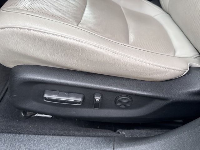 Honda Accord Sedan Vehicle Full-screen Gallery Image 21