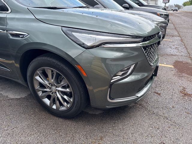 Buick Enclave Vehicle Full-screen Gallery Image 07