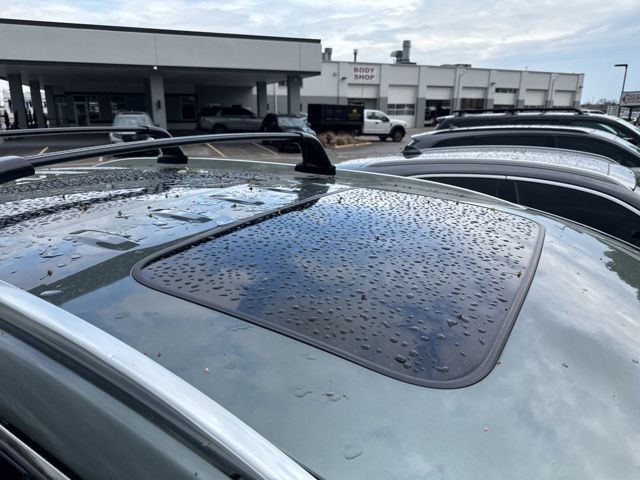 Buick Enclave Vehicle Full-screen Gallery Image 11