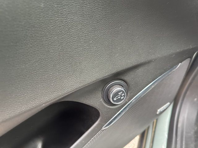 Buick Enclave Vehicle Full-screen Gallery Image 28