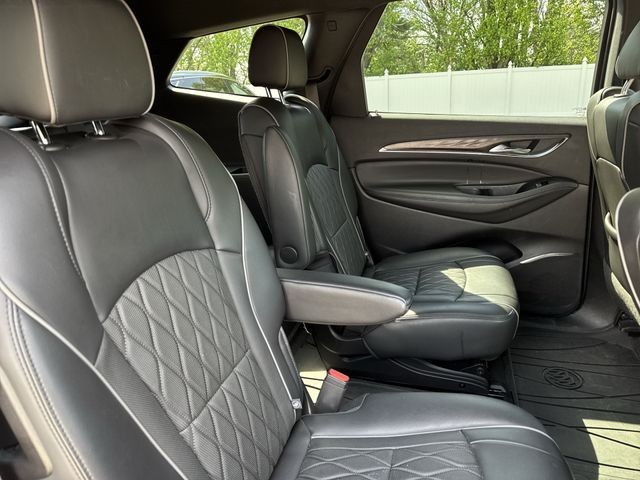 Buick Enclave Vehicle Full-screen Gallery Image 27