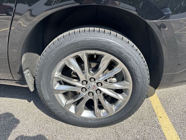 Buick Enclave Vehicle Full-screen Gallery Image 33