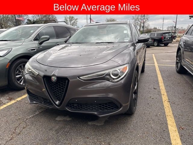 Alfa Romeo Stelvio Vehicle Full-screen Gallery Image 02