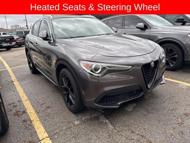 Alfa Romeo Stelvio Vehicle Full-screen Gallery Image 06