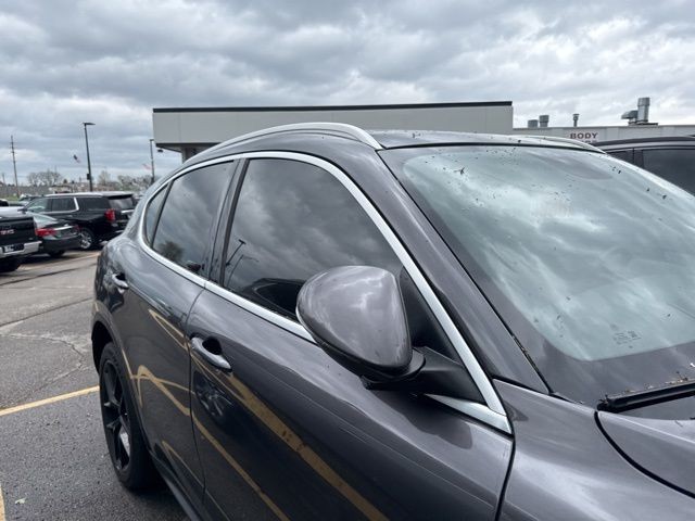 Alfa Romeo Stelvio Vehicle Full-screen Gallery Image 07