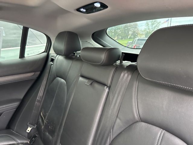 Alfa Romeo Stelvio Vehicle Full-screen Gallery Image 14