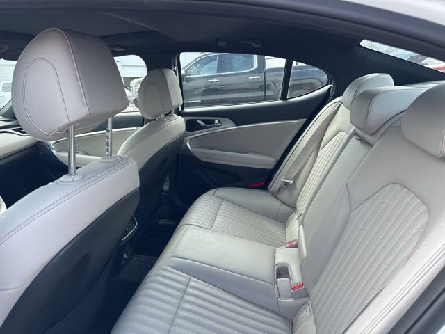 Genesis G70 Vehicle Full-screen Gallery Image 13