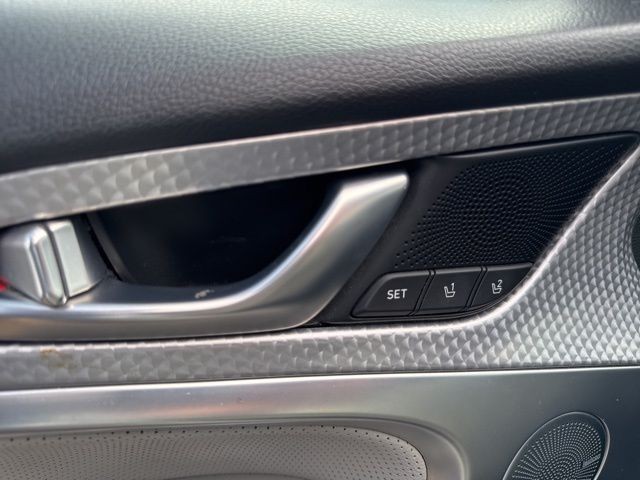 Genesis G70 Vehicle Full-screen Gallery Image 20