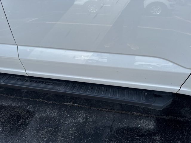 Ford F-150 Vehicle Full-screen Gallery Image 15