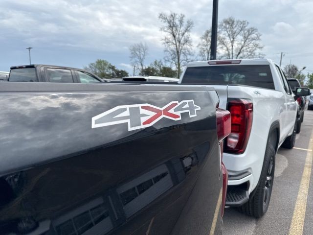 Chevrolet Silverado 1500 LTD Vehicle Full-screen Gallery Image 14