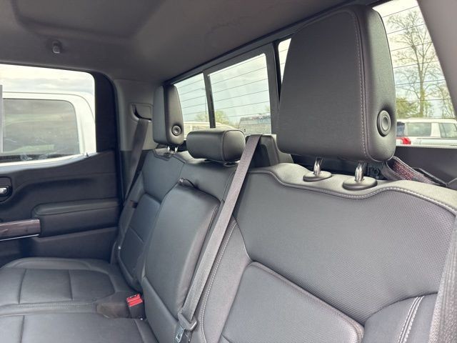 Chevrolet Silverado 1500 LTD Vehicle Full-screen Gallery Image 15