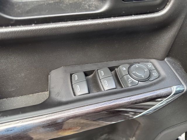 Chevrolet Silverado 1500 LTD Vehicle Full-screen Gallery Image 21