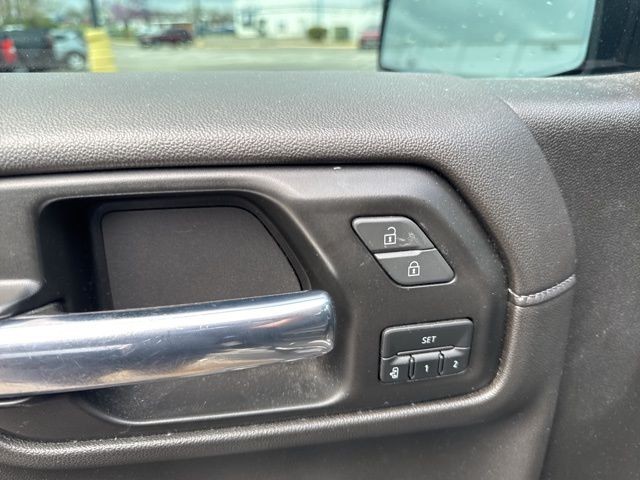 Chevrolet Silverado 1500 LTD Vehicle Full-screen Gallery Image 22