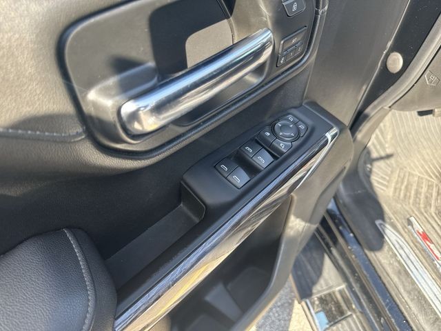 Chevrolet Silverado 1500 LTD Vehicle Full-screen Gallery Image 27