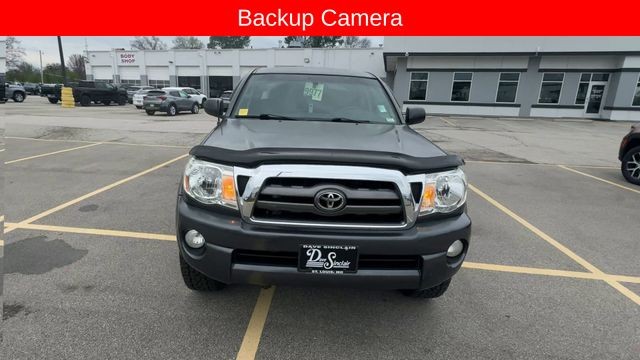 Toyota Tacoma Vehicle Full-screen Gallery Image 03