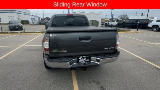 Toyota Tacoma Vehicle Full-screen Gallery Image 09