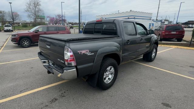 Toyota Tacoma Vehicle Full-screen Gallery Image 10